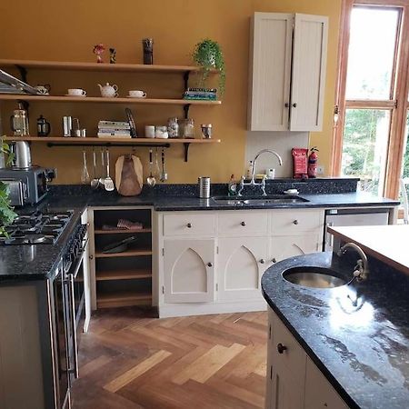 3 Bedroom 3 Bathroom Ground Floor Condo With Veranda Reigate Dış mekan fotoğraf