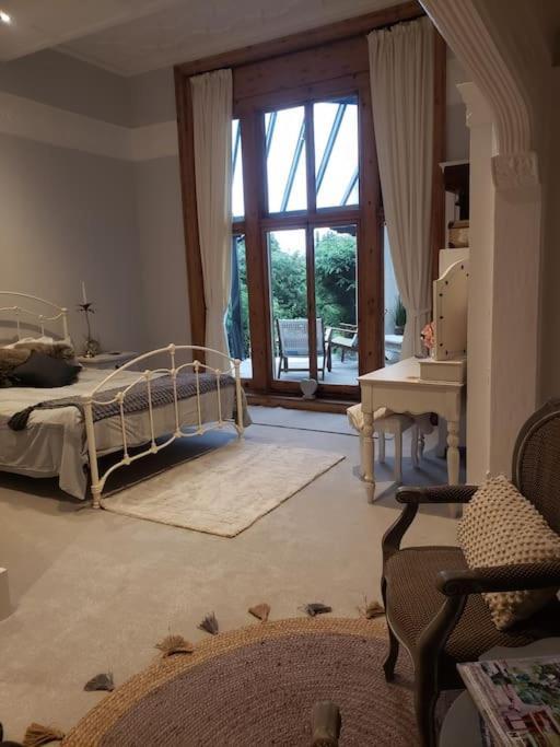 3 Bedroom 3 Bathroom Ground Floor Condo With Veranda Reigate Dış mekan fotoğraf
