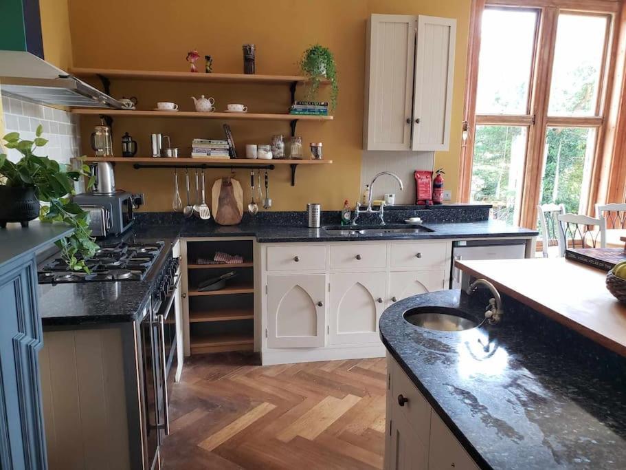 3 Bedroom 3 Bathroom Ground Floor Condo With Veranda Reigate Dış mekan fotoğraf