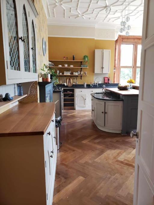 3 Bedroom 3 Bathroom Ground Floor Condo With Veranda Reigate Dış mekan fotoğraf