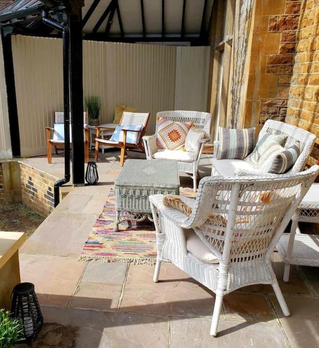 3 Bedroom 3 Bathroom Ground Floor Condo With Veranda Reigate Dış mekan fotoğraf