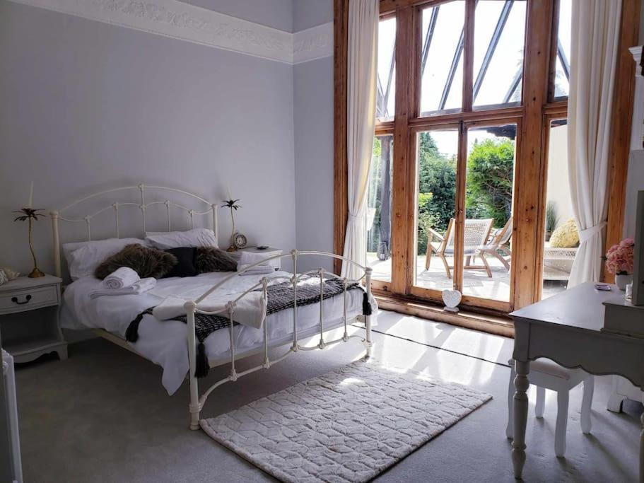 3 Bedroom 3 Bathroom Ground Floor Condo With Veranda Reigate Dış mekan fotoğraf