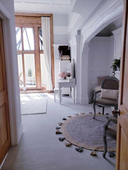 3 Bedroom 3 Bathroom Ground Floor Condo With Veranda Reigate Dış mekan fotoğraf