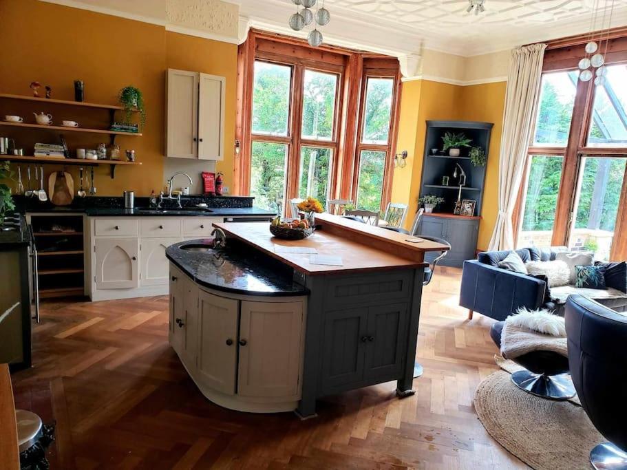 3 Bedroom 3 Bathroom Ground Floor Condo With Veranda Reigate Dış mekan fotoğraf